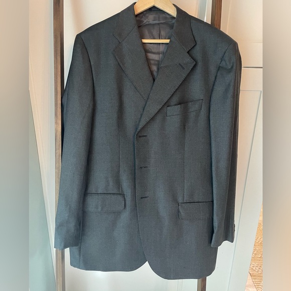 Hand-made Italian suit and is made from virgin wool rayon and cupro - Picture 4 of 7